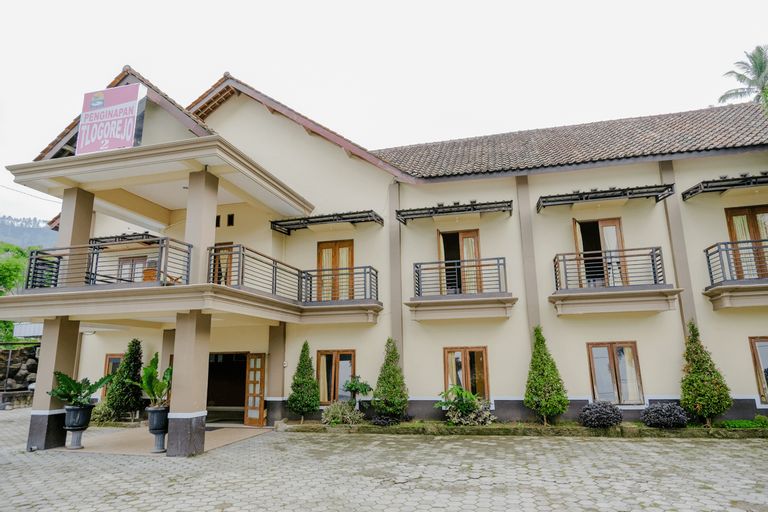SPOT ON 2448 Hotel Tlogorejo 2, Ponorogo