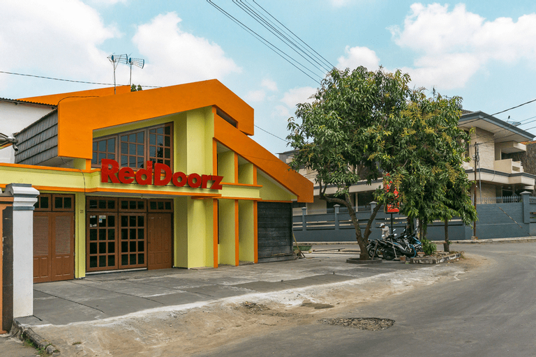 Exterior & Views 2, RedDoorz near Universitas Widyagama Malang, Malang