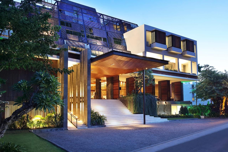Exterior & Views 19