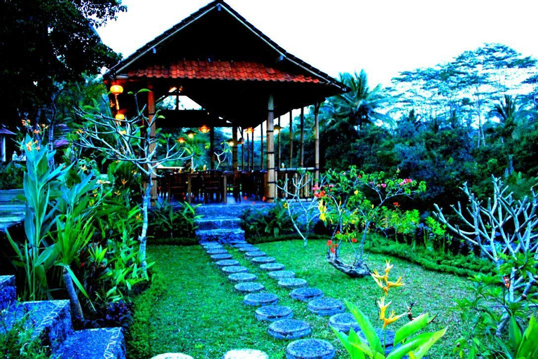 Pondok Tepi Sungai, Karangasem