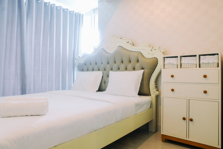 Luxury Furnished 2BR Grand Kamala Lagoon Apartment By Travelio, Bekasi