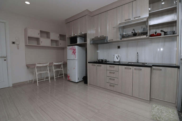 Minimalist 1BR Green Lake Sunter Apartment by Frits, Jakarta Utara