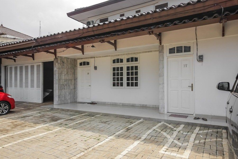 Exterior & Views 2, RedDoorz @ Meruya 2, West Jakarta