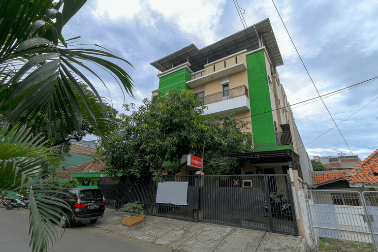 Exterior & Views 1, RedDoorz Plus near Trisakti University, West Jakarta