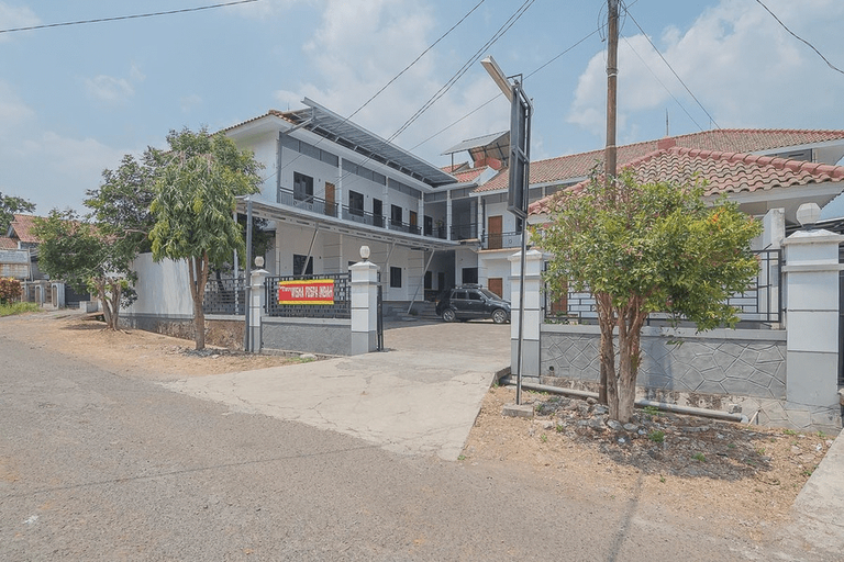 Exterior & Views 2, RedDoorz Plus near RSUD Majalengka, Majalengka