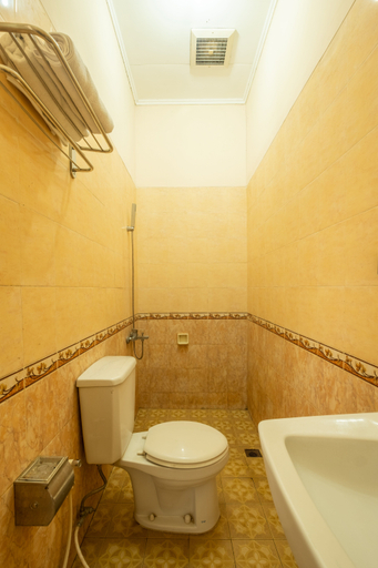 Bathroom 4, OYO 644 Grand Yustik Selabintana, Sukabumi