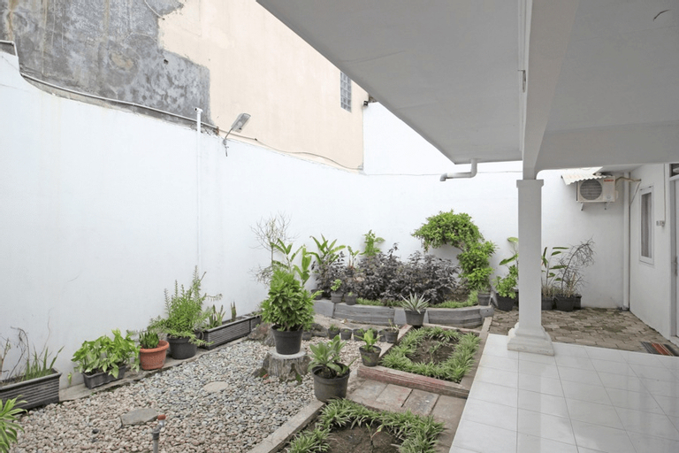 Exterior & Views 5, RedDoorz near Terminal Tirtonadi, Solo