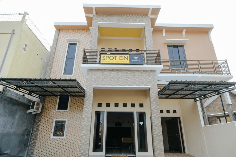 Exterior & Views 1, SPOT ON 2431 Tf Homestay, Madiun