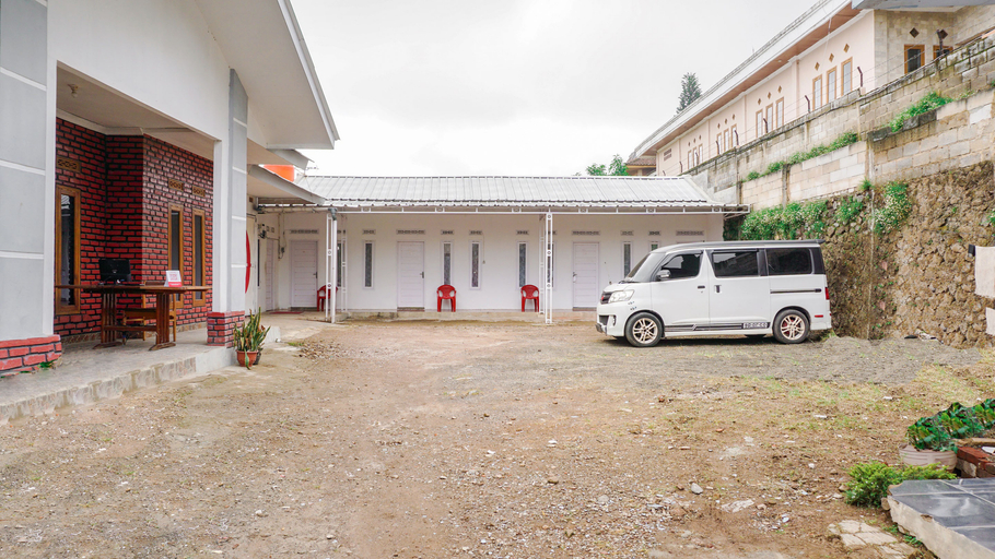 Exterior & Views 2, OYO 2369 Cempaka Homestay, Bandung