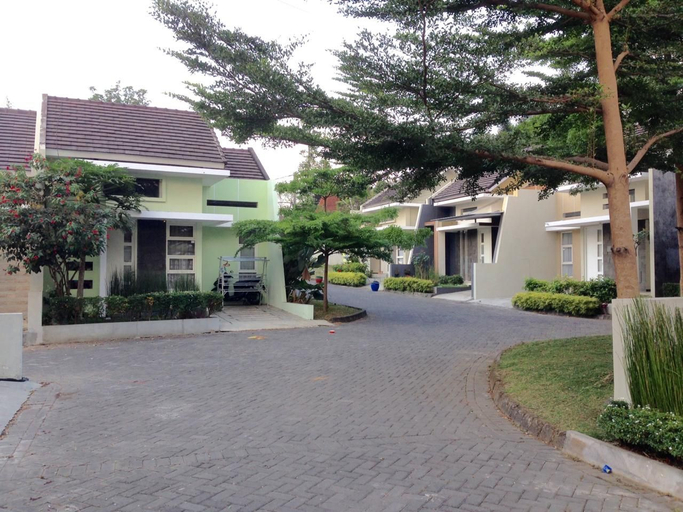 Exterior & Views 2, Ruma Tamu Belima Guesthouse & Villa, Malang