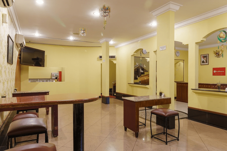 Food & Drinks 5, RedDoorz Plus near Ancol, North Jakarta