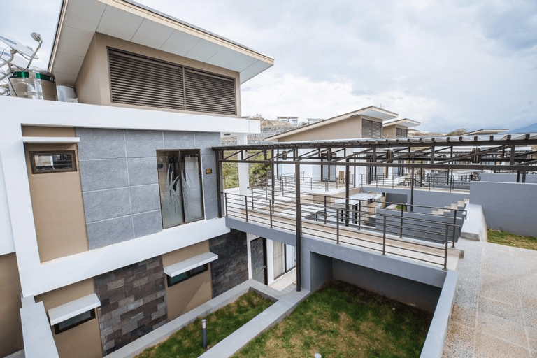 Exterior & Views 7