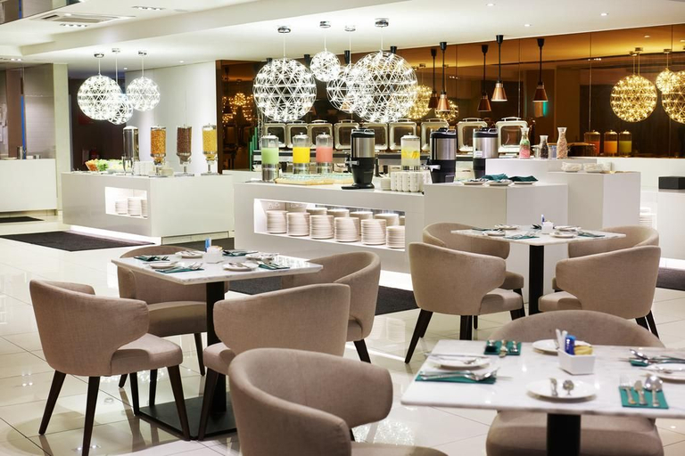Cosmo Hotel Kuala Lumpur - Food & Drinks