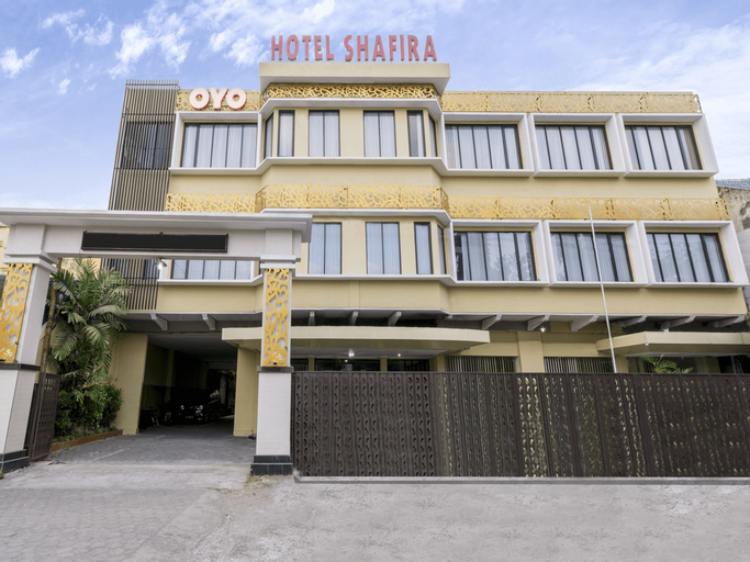 Exterior & Views 3, OYO 1309 Hotel Shafira Syariah, Yogyakarta
