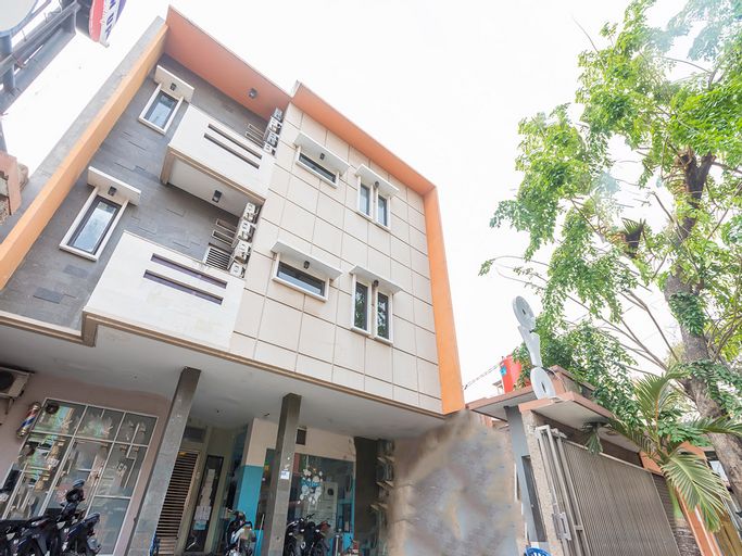 OYO 1435 Residence 446, West Jakarta