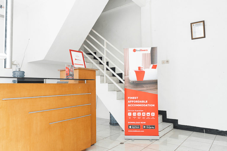 RedDoorz Syariah near Jatisampurna Hospital, East Jakarta