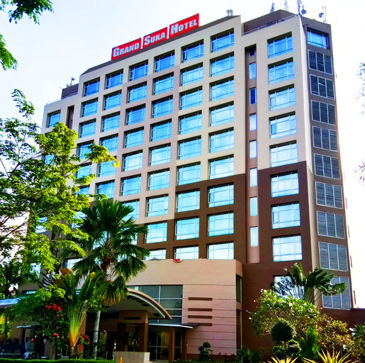 Exterior & Views 15