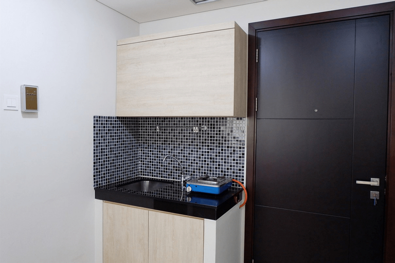 Close to Pool Studio Apartment Sky Terrace at Daan Mogot Baru By Travelio, Jakarta Barat