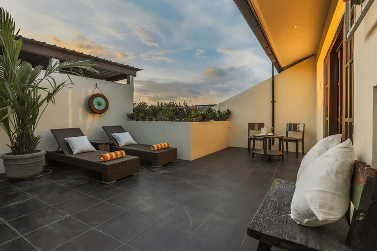 Exterior & Views 9