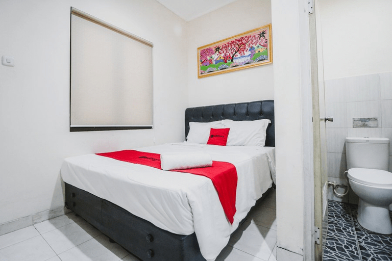 Bathroom 4, RedDoorz @ Mayjen Sungkono Surabaya, Surabaya