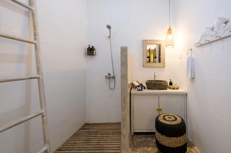 Bathroom 5, Gypsy Moon Bali Hostel, Badung