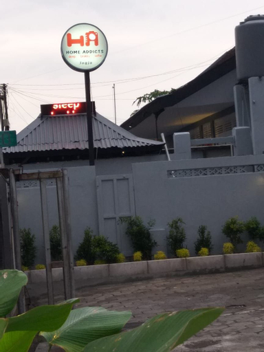 Exterior & Views 18
