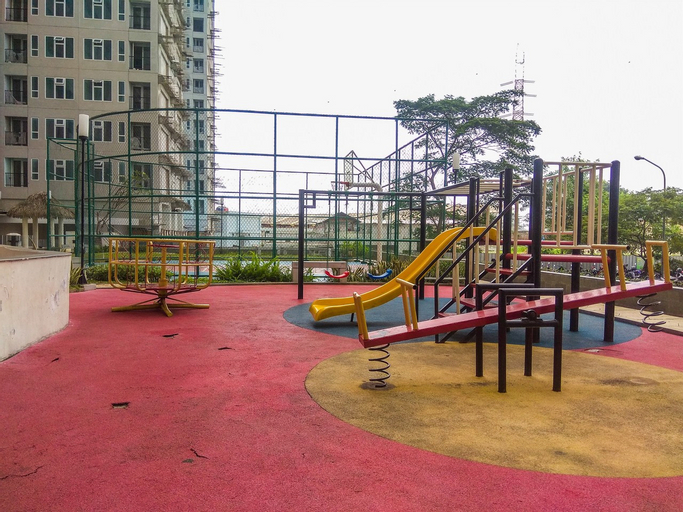 Exterior & Views 2, Cozy Room 1BR Gray Tower Sentra Timur Apartment By Travelio, East Jakarta