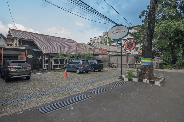 RedDoorz plus near Museum Geologi Bandung, Bandung