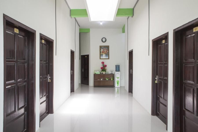 Public Area 3, RedDoorz near Banyuwangi Baru Station, Banyuwangi