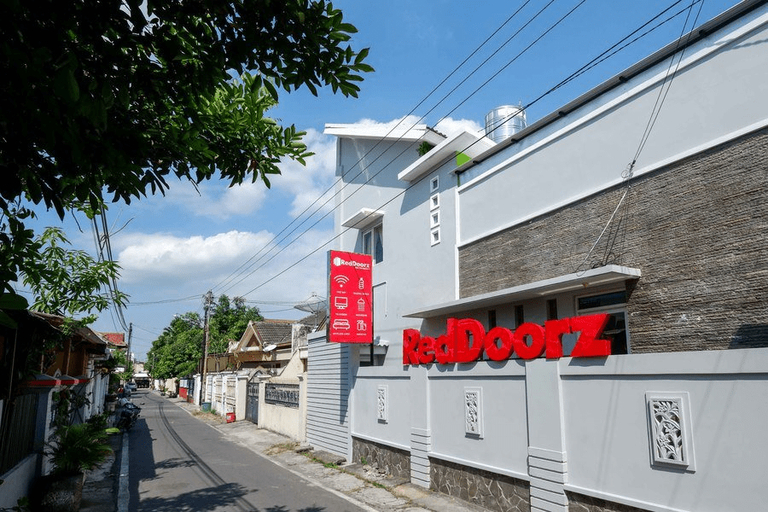 Exterior & Views, RedDoorz near Solo Square 3, Solo