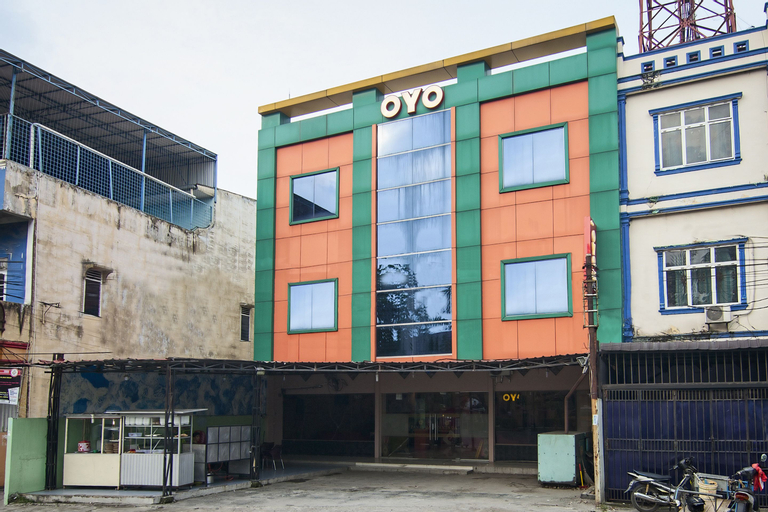 Exterior & Views 2, OYO 529 Hotel Paninda, Medan