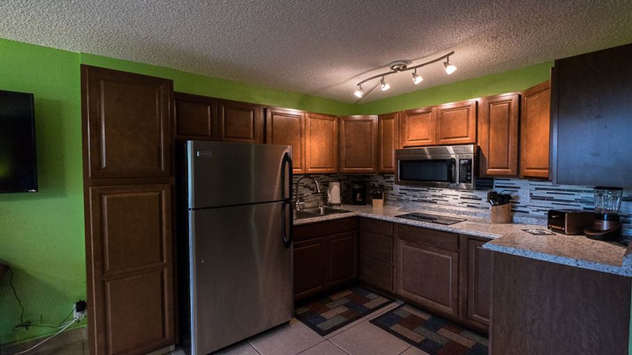 Others 4, Oceanfront Remodeled Studio Condo, Hawaii