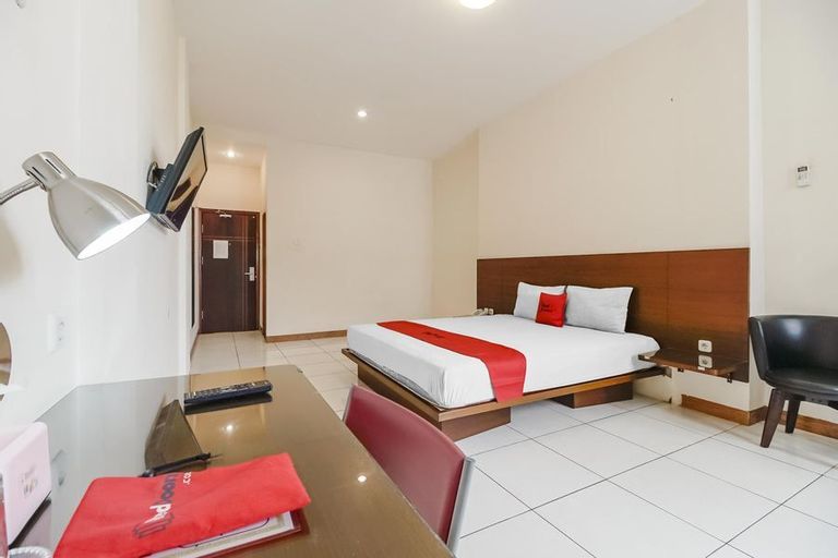 RedDoorz Plus @ Karebosi Area 2, Makassar