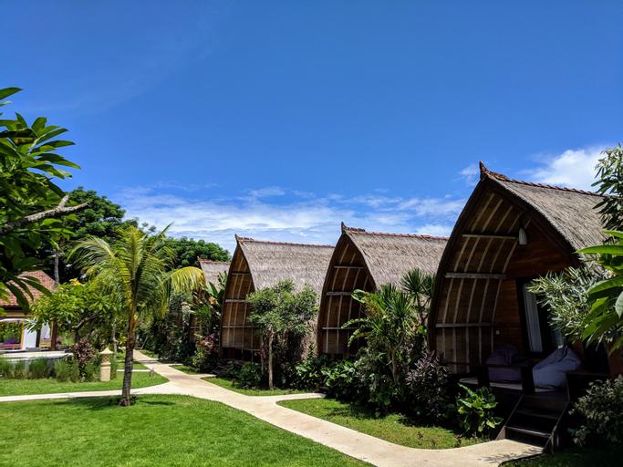 Exterior & Views 25