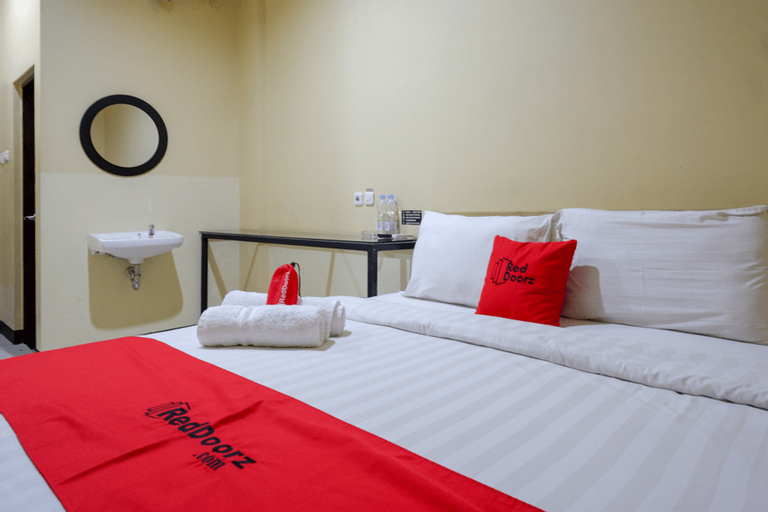 RedDoorz @ G Hotel Luwuk, Banggai