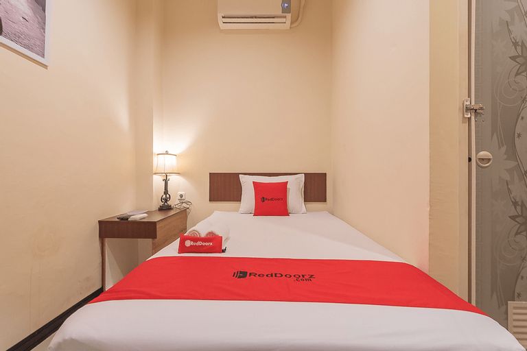 RedDoorz @ H. Agus Salim Street, Pontianak