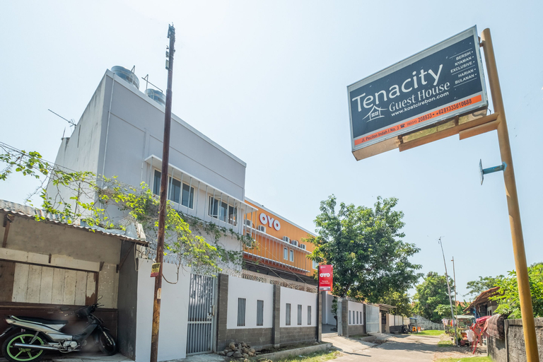 OYO 863 Tenacity Guest House Syariah, Cirebon