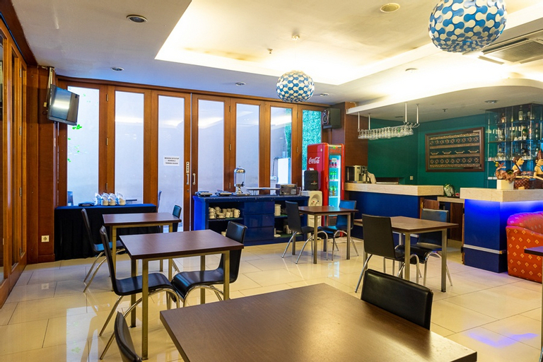 Exterior & Views 2, RedDoorz Plus near Blok M Square, Jakarta Selatan