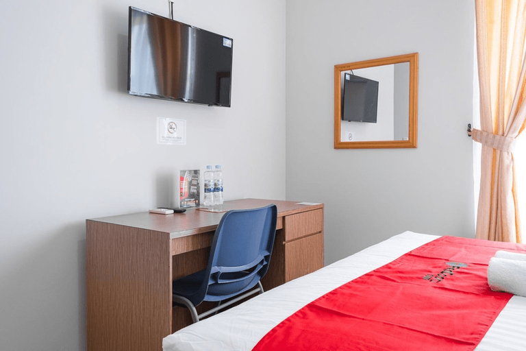 Bedroom 5, RedDoorz near Siloam Karawaci 3, Tangerang