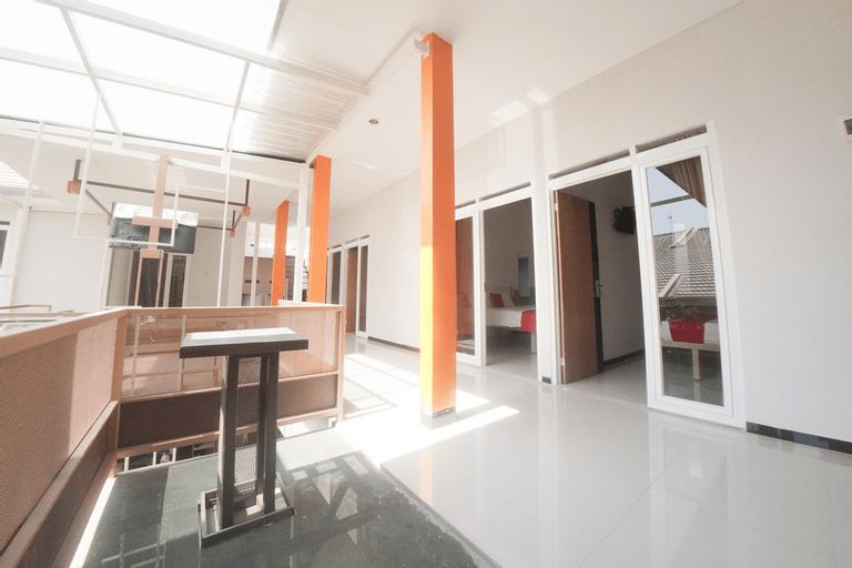 RedDoorz Syariah near Transmart MX Malang, Malang