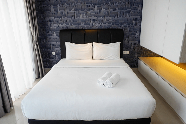 Studio Modern Tamansari The Hive Cawang by Travelio, East Jakarta