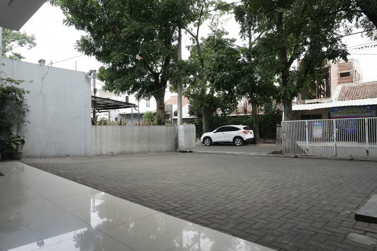 Residences by RedDoorz Syariah @ Buah Batu (Minimum 6 Nights), Bandung