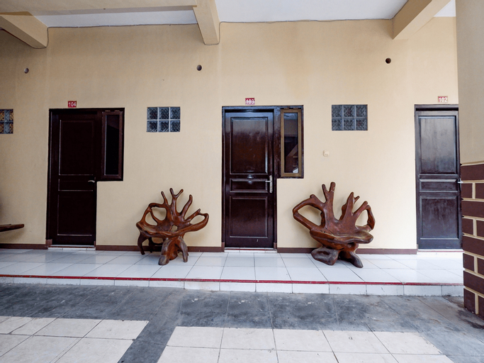 Public Area 3, RedDoorz @ H&W Hotel Solo, Solo