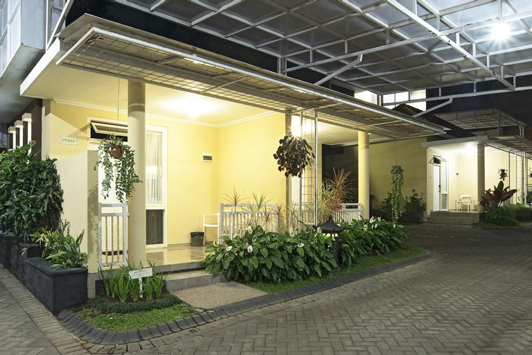 Exterior & Views 17