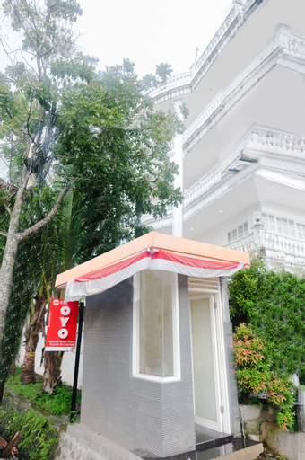 OYO 696 Hasanah Guest House Syariah De Saphire, Malang