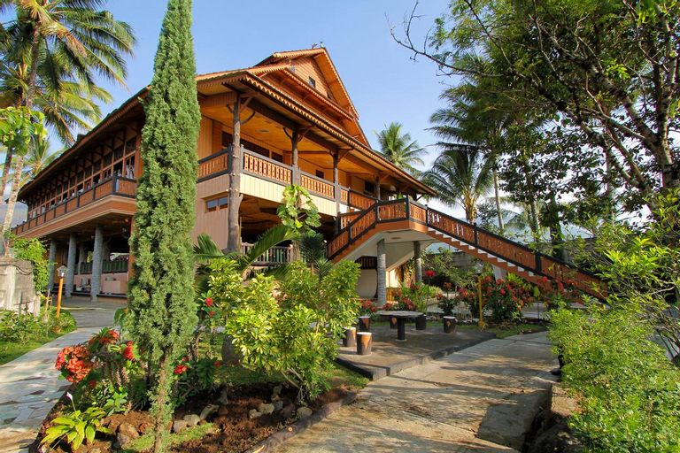 Exterior & Views 22