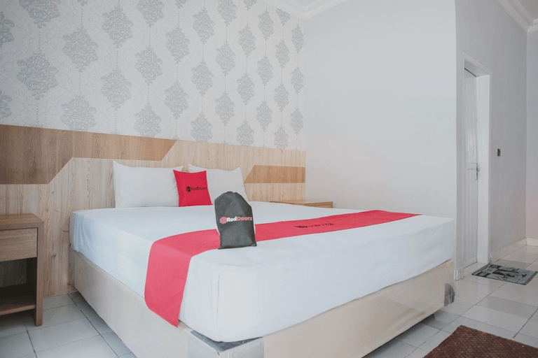 Bedroom 3, RedDoorz Syariah near RSUD Kolonel Abundjani Bangko, Merangin