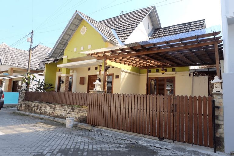 Alaya Guest House Jogja ( Full House 3bedrooms), Sleman