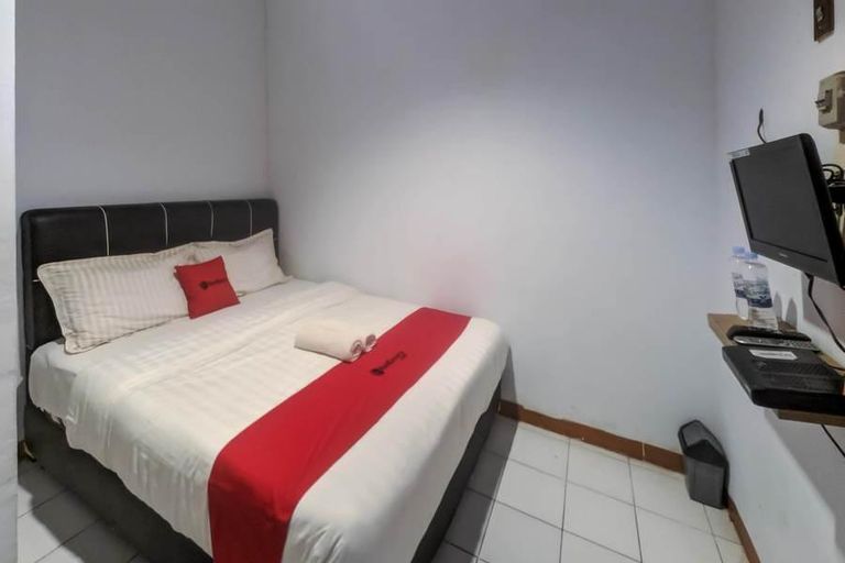 RedDoorz near Cideng 2, Central Jakarta