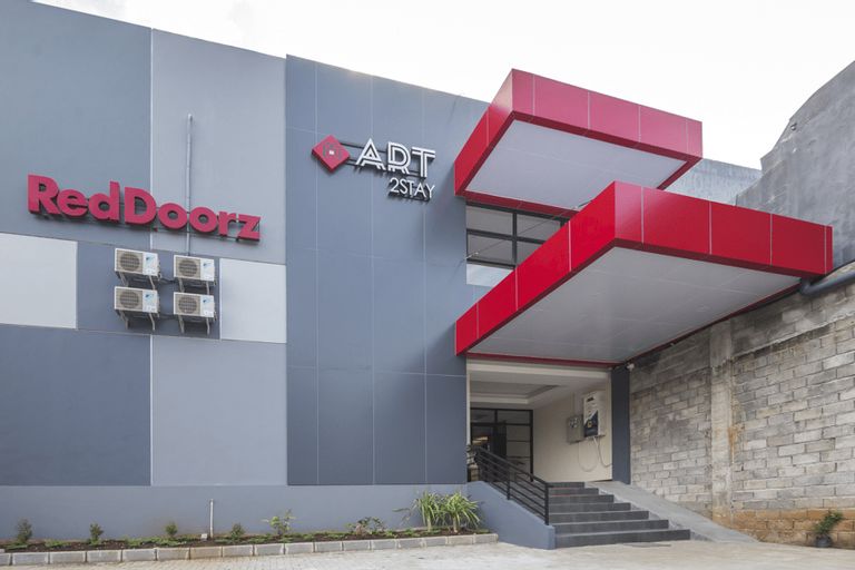 RedDoorz Plus near Ronggowarsito Museum Semarang (temporarily closed), Semarang